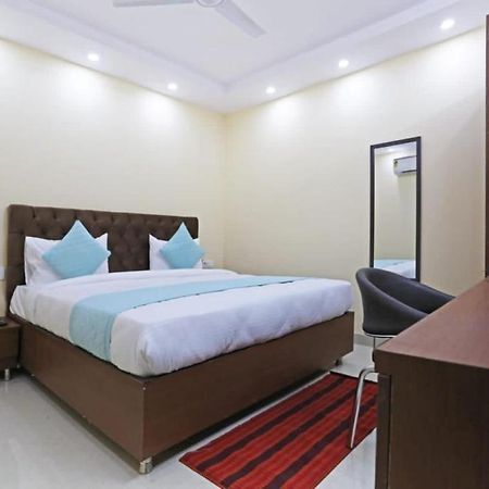 Hotel Mannat Bhera Enclave New Delhi Bagian luar foto