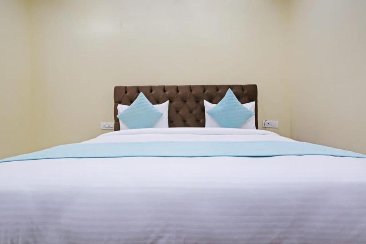 Hotel Mannat Bhera Enclave New Delhi Bagian luar foto