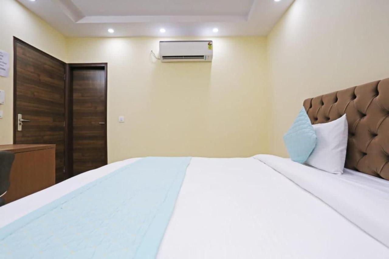 Hotel Mannat Bhera Enclave New Delhi Bagian luar foto