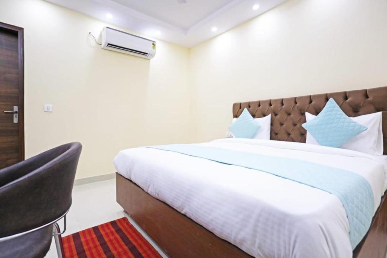 Hotel Mannat Bhera Enclave New Delhi Bagian luar foto