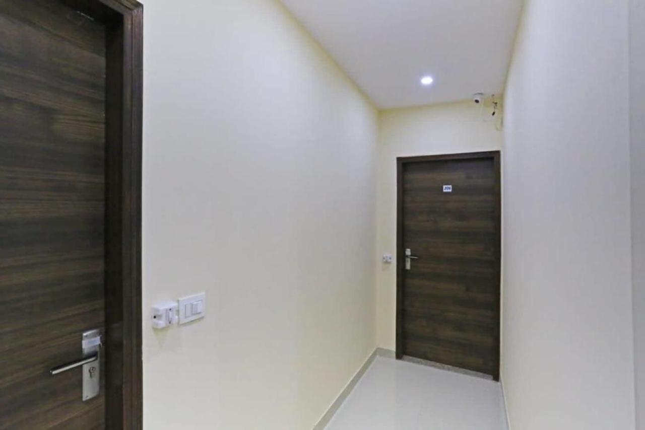 Hotel Mannat Bhera Enclave New Delhi Bagian luar foto